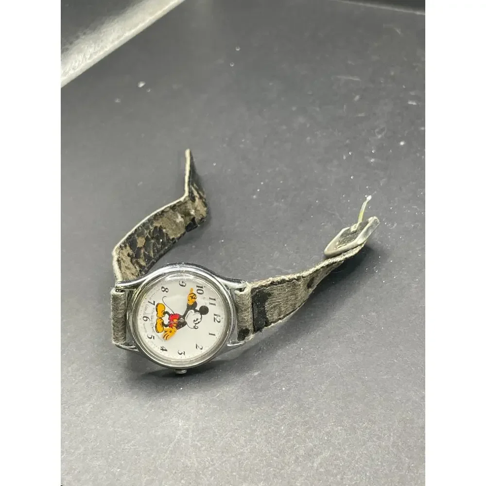 Vintage Disney Lorus Mickey Mouse Watch 30mm Women Black Leather Band V515-6000